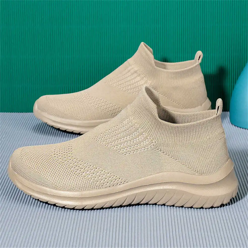 Beige Soft ใหม่รองเท้าเทนนิส M - Luxury Lifestyle News บทวิจารณ์และราคา