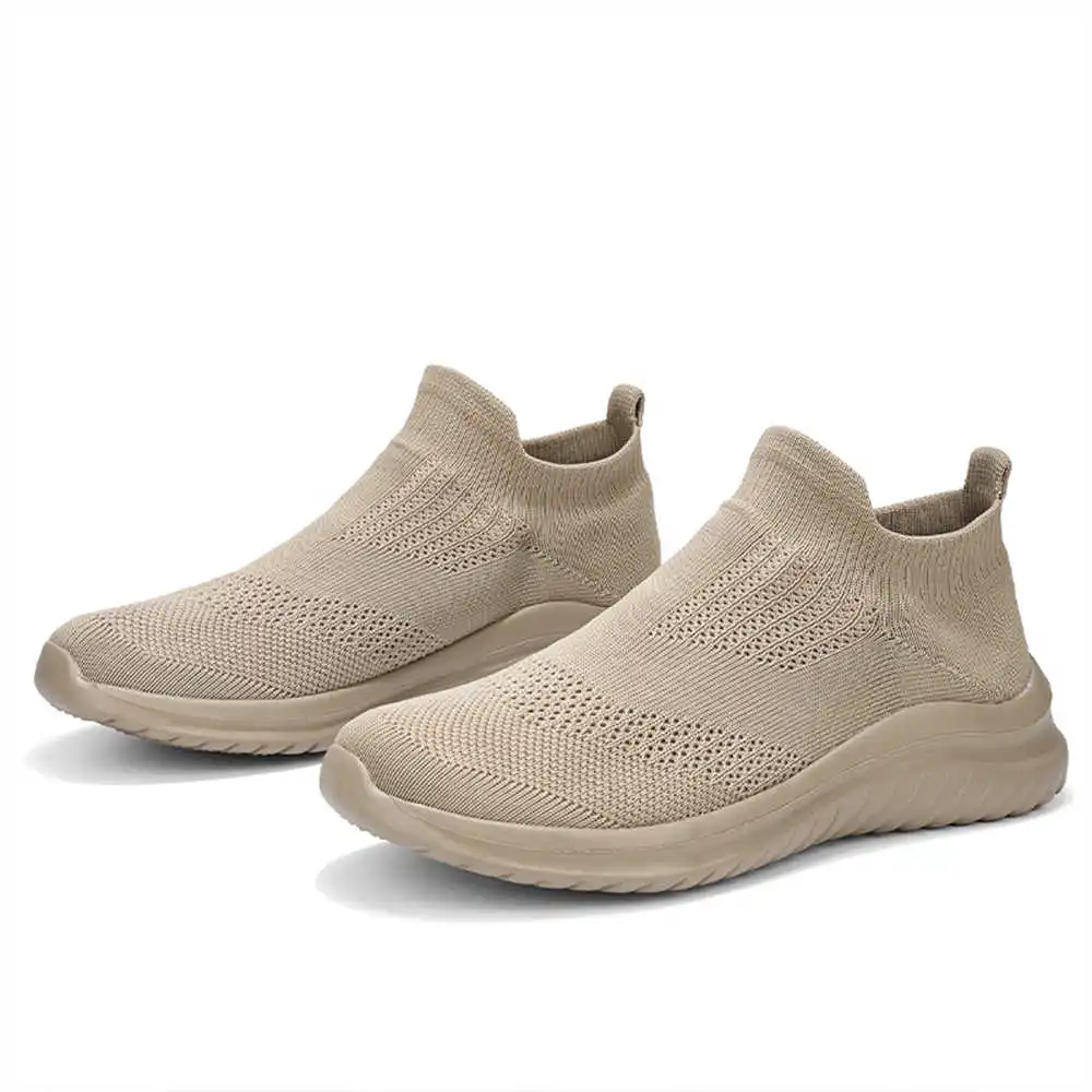 Beige Soft ใหม่รองเท้าเทนนิส M - Luxury Lifestyle News บทวิจารณ์และราคา